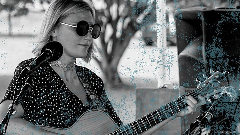 Heidi Louise  Solo Singer Guitarist Melbourne